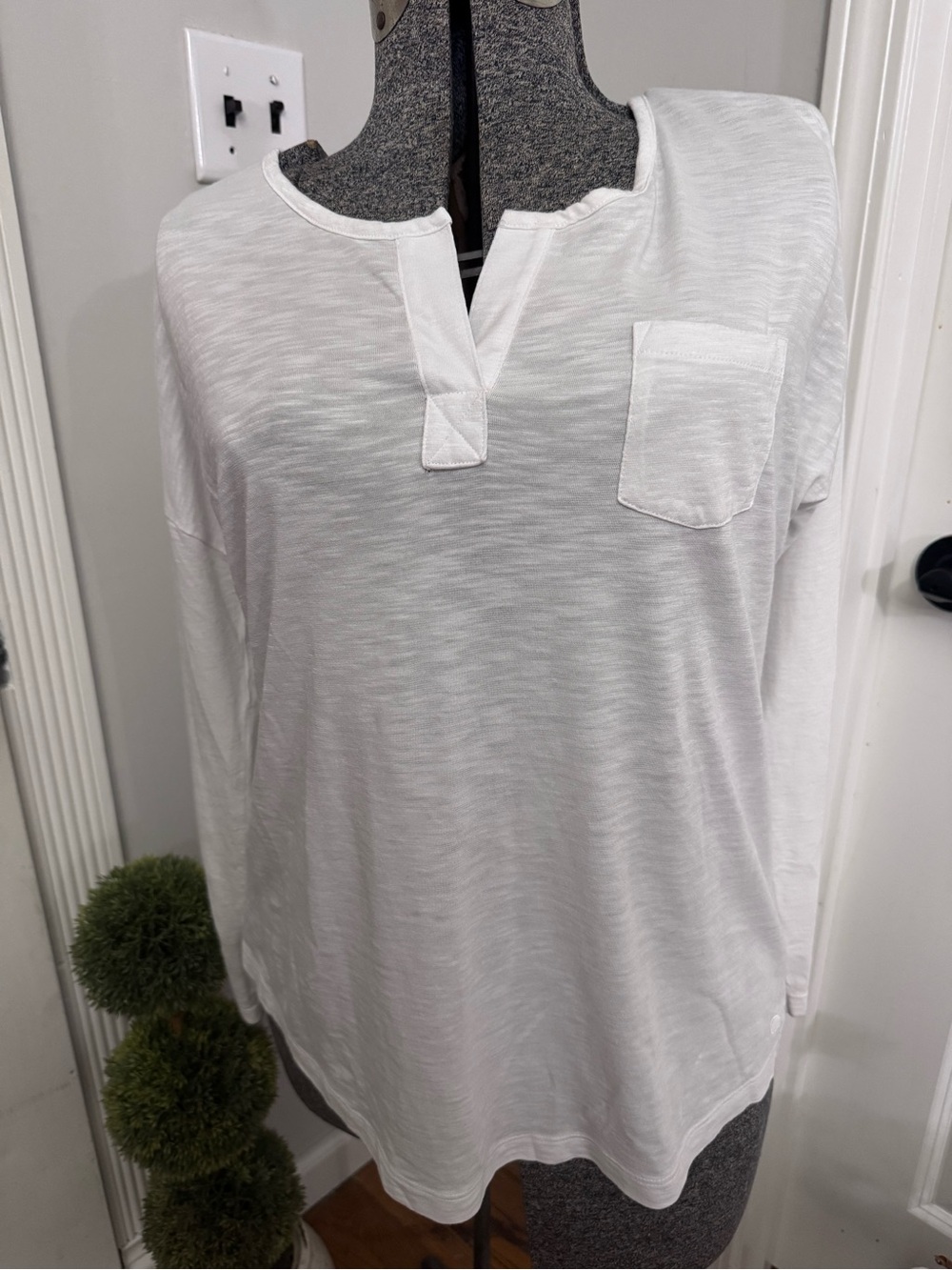 Women’s Vineyard Vines Long Sleeve Split Neck White Henley Knit Top Small